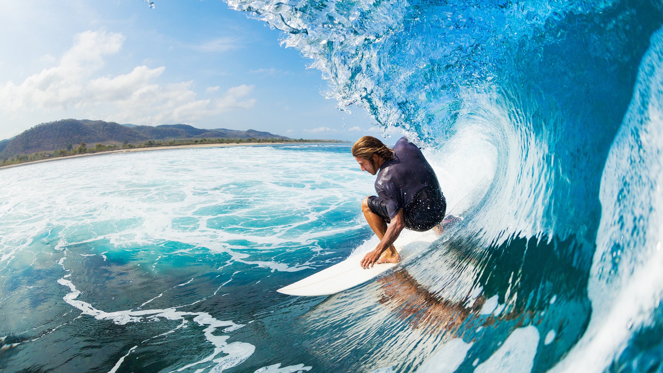 温网巅峰对决,阿尔卡拉斯逆转德约科维奇,新生代闪耀全英俱乐部