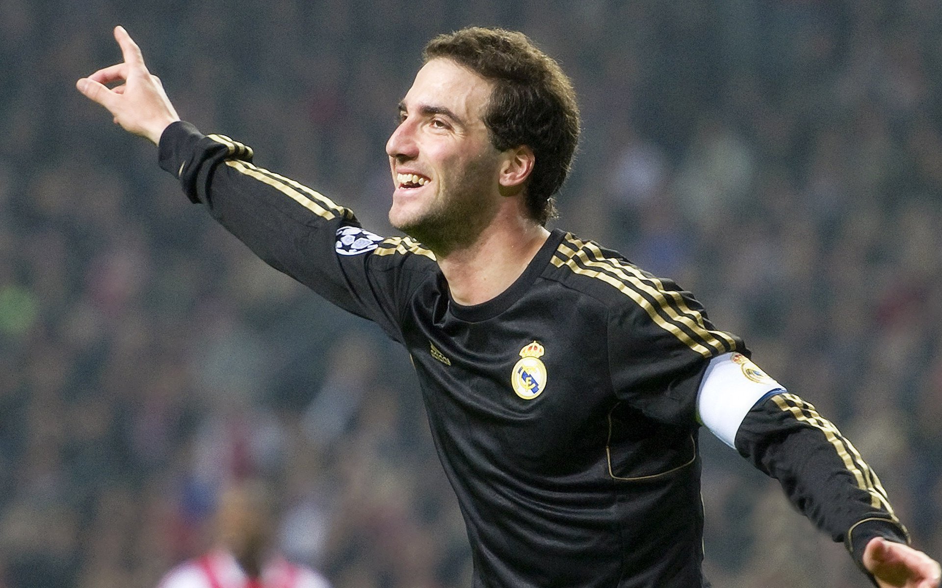 短跑新星闪耀全国锦标赛 破纪录夺冠引关注