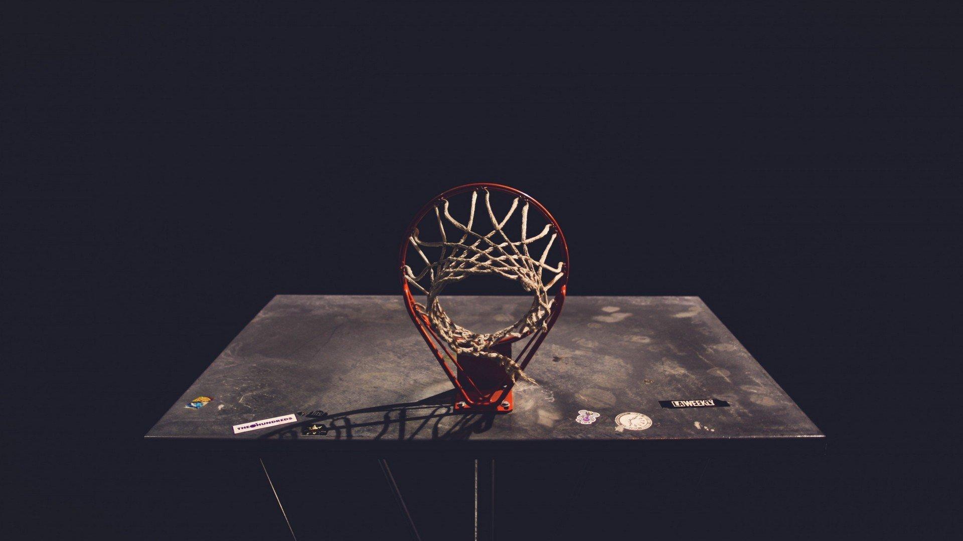 尤文图队启程前与球迷机场温情互动 斯帕莱蒂亲切问候点燃赛季期待